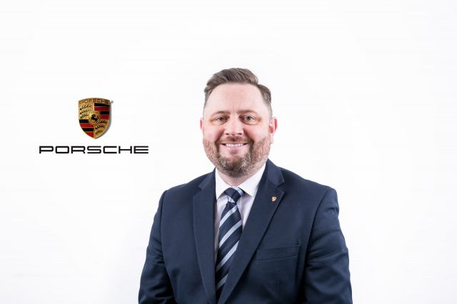 We were invited over to the Porsche Centre Sheffield by James Bridge, the Centre Principle. Our aim was to improve the employee portraits to a very high standard which is synonymous with the rest of Porsches branding and marketing material, quality was pa