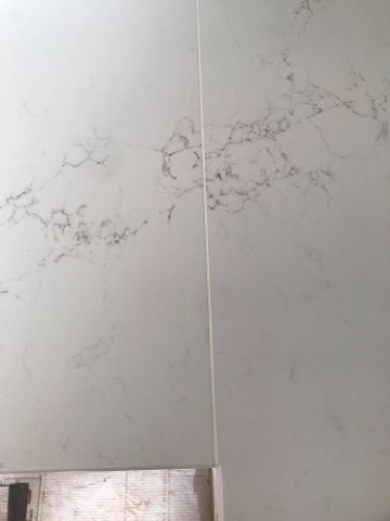 When details matter: vein continuation between slabs on a custom kitchen worktop installation
