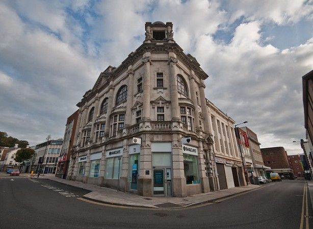 El grecos are back after more than two years! Some people will remember the mond buildings in Swansea City Centre. El Grecos Dancing school thrived for 27 years there.