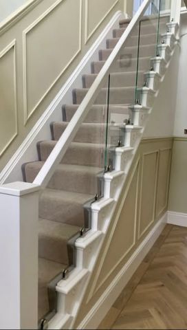 Shaped toughened glass for a staircase