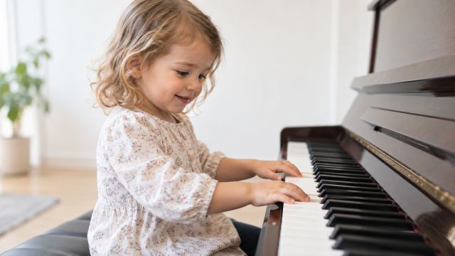 Toddlers take 20 or 30 minute lessons, from age three
