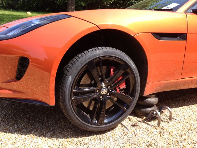 Mobile tyre fitting